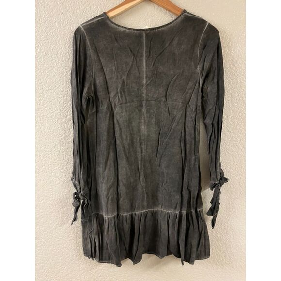 143 Story By Lineup Distressed Gray Long Sleeved Blouse Tie Sleeves Small - Picture 3 of 3